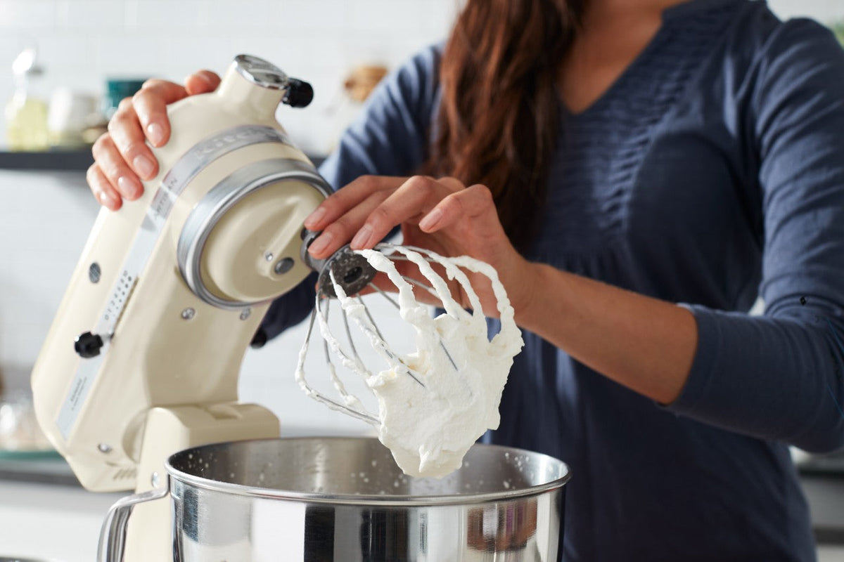 KitchenAid 4,8 L 5KSM175 Artisan Küchenmaschine Steellover mit Edelstahl-Werkzeugen